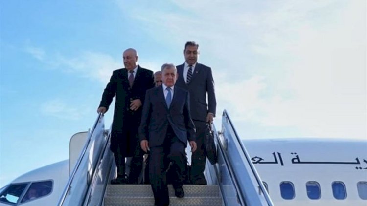    Prezident təyyarədən enərkən yıxılaraq xəsarət aldı    