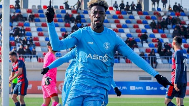    “Səbail“ rəsmisi: “Futbolçu həmin an alt paltarını düzəldib“   