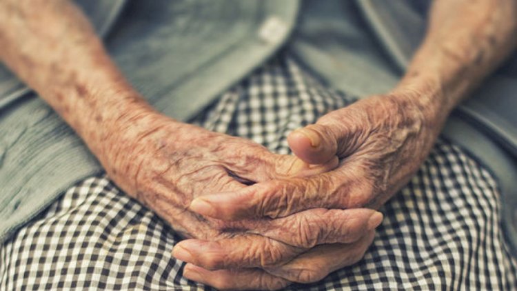    65 yaşlı qadın oğurluğa görə tutuldu   