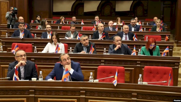    Erməni müxalifəti parlament iclasını boykot etdi   