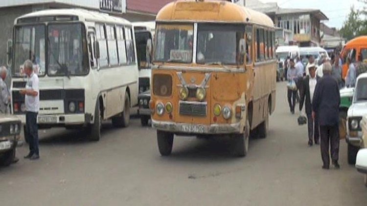    Bakıdan kənarda 30 ilin avtobuslarından istifadə edilir   - Deputat 