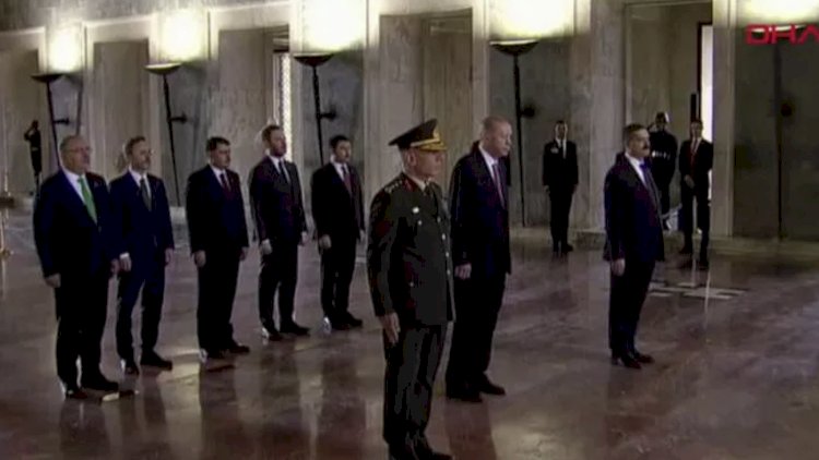    Ərdoğan “Anıtqəbir”i ziyarət etdi   