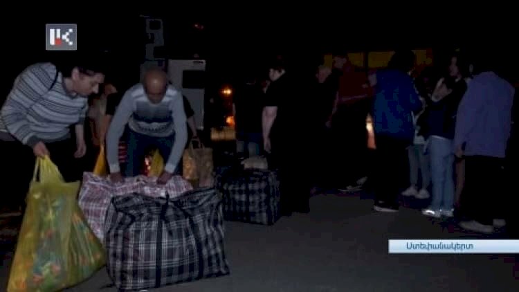    Ermənilər Qarabağı kütləvi şəkildə tərk edir: Laçın postundan keçid başladı   - Foto