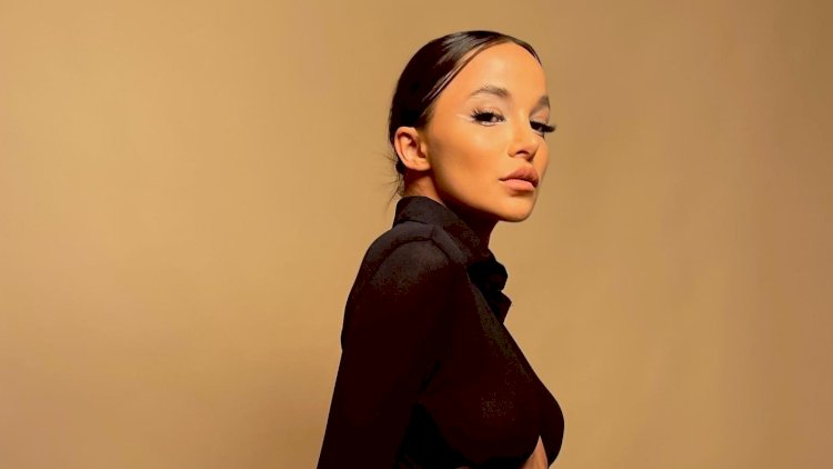    Azərbaycanlı modeldən yeni çılpaq FOTOSESSİYA   