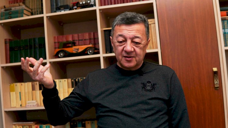    “Ağzından horra tökülən, kiminsə alt paltarını göstərən aparıcılar yaxşı qazanır”   
