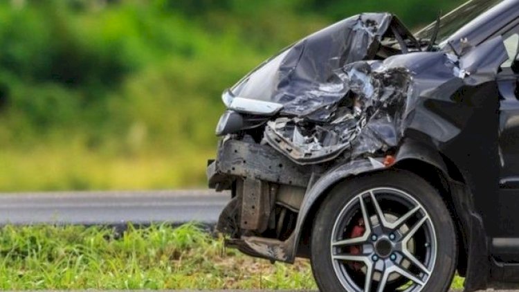    “Toyota” ağaca çırpıldı: Xəsarət alan var   