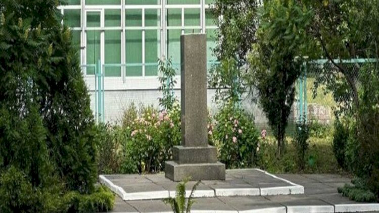    Qaqarinin Kiyevdəki büstü söküldü    