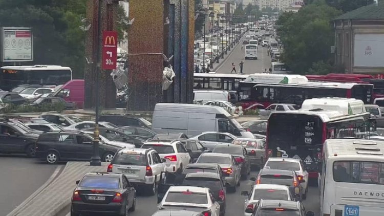    Yollarda 170-dən yuxarı avtobus tıxacda qalıb   