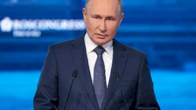    Putin hərbi vəziyyətlə bağlı yeni qanun imzaladı   