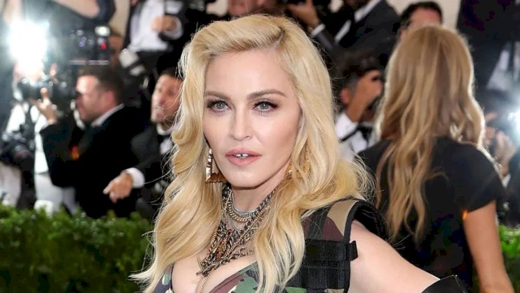    Madonna xəstəxanaya yerləşdirildi   