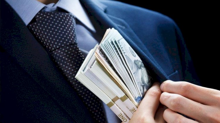    Səfirliyin pullarını qumara qoydu:   “Bekarçılıqdan oynamağa başladım“