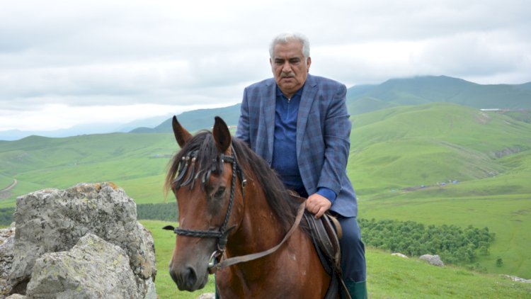    Əhəd Abıyev sakinlərlə görüşə atla getdi - Fotolar   