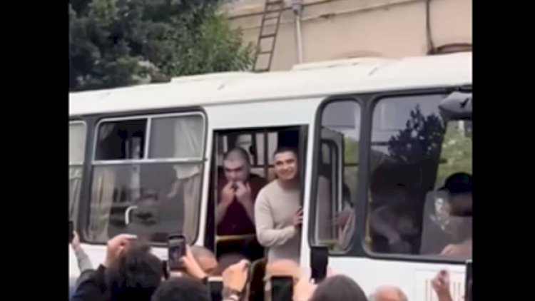    Hərbi xidmətə yola düşən gəncin gündəm olan ifası - Video   