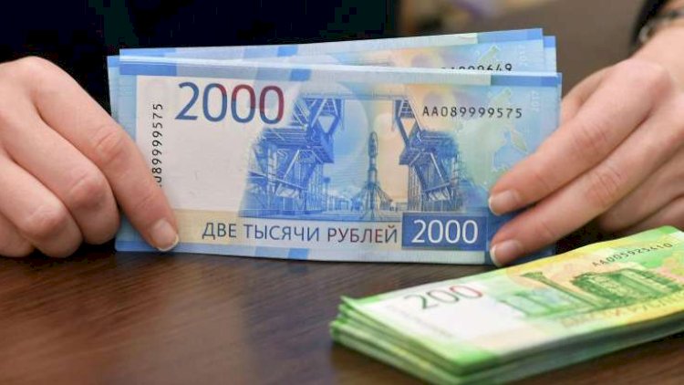    Rubl dəyər itirir   - Manatı nə gözləyir?