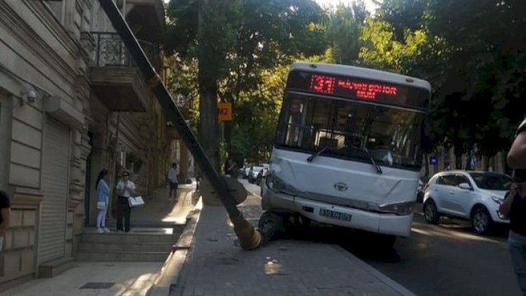    Bakının mərkəzində sərnişin avtobusu qəza törətdi - Fotolar   