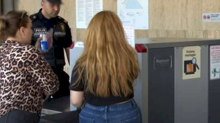   Bakı metrosunda iki qadın polislə dava etdi - VİDEO   