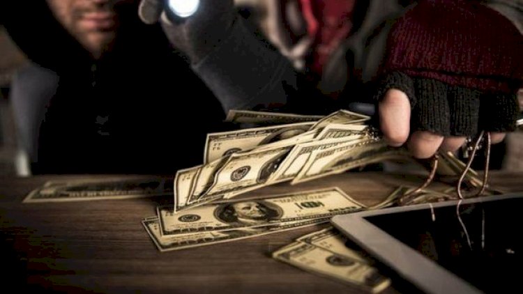    Əmisinin 90 min dollarını oğurlayıb özünə ev aldı   
