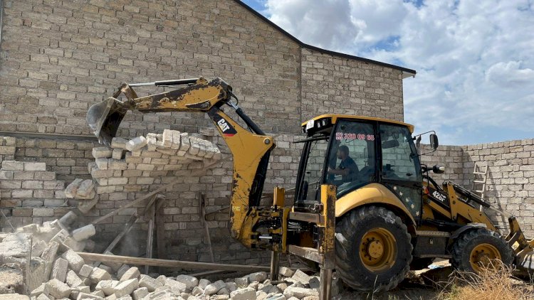    Bakıda qanunsuz tikililər söküldü - FOTOLAR    