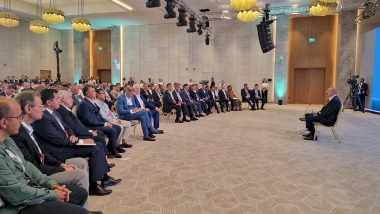    “Sosial media və ənənəvi KİV-lər məsələlərdən xəbərdar olmaqda mənə kömək edir“   