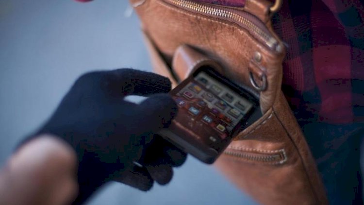    Metroda telefon oğruları saxlanıldı   