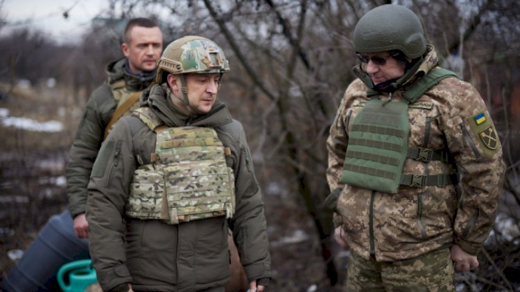    Ukrayna riyakarlıqda hədd tanımayan Qərblə qana susayan Kremlin arasında qalıb...   