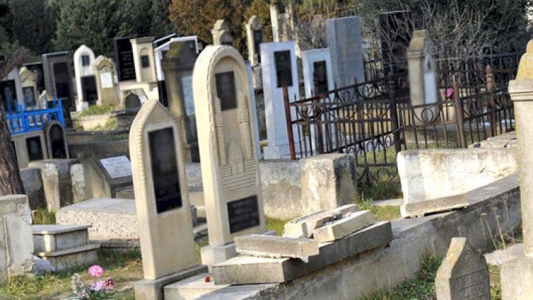    Gənc oğlanla qız qəbiristanlıqda tutuldu... - TƏFƏRRÜAT   