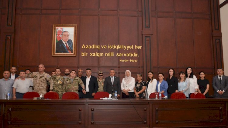    İcra başçısı şəhid ailələri və qazilərlə görüşdü   