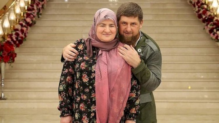    Ramzan Kadırovun anası “Şərəf” ordeni ilə təltif edildi   