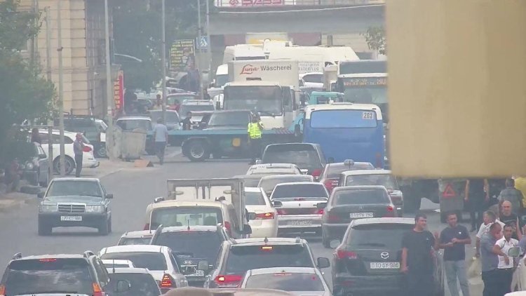    Binəqədidə böyük tıxac: “Baksol“ yolu bağlandı   