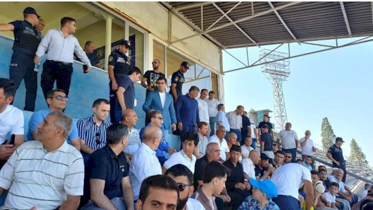    “Kəpəz”in məşqçisi oyunun gedişində polis şöbəsinə aparıldı   