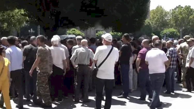    İrəvanda etiraz aksiyası keçirilir   
