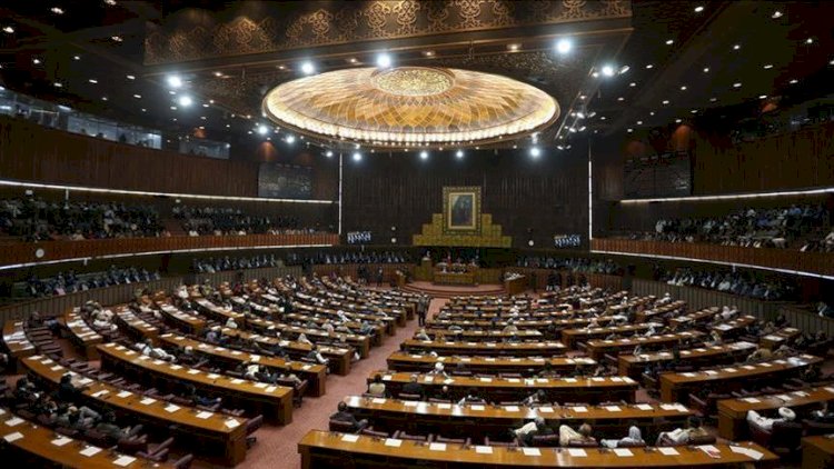    Pakistanın federal hökuməti buraxılır   
