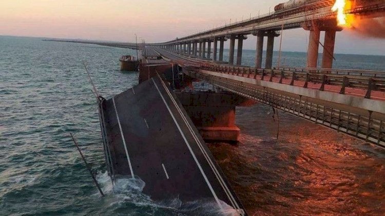    Krım körpüsü vuruldu, nəqliyyatın hərəkəti dayandı   