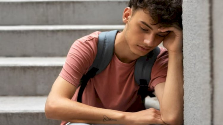    Universitet müəllimi 15 yaşlı oğlanı zorladı    