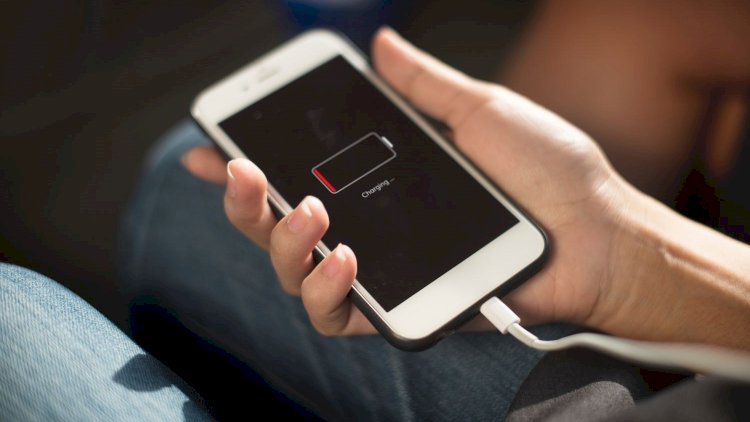    “Apple“ şirkəti “iPhone“ istifadəçilərinə xəbərdarlıq etdi    