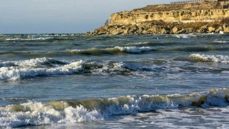    Şüvəlanda Xəzərin neftlə çirklənməsi aşkarlandı   