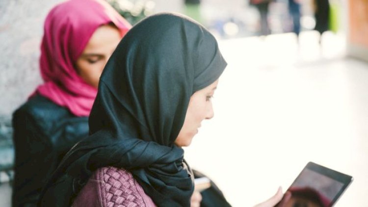    İranda müəllim hicaba görə işdən qovuldu   