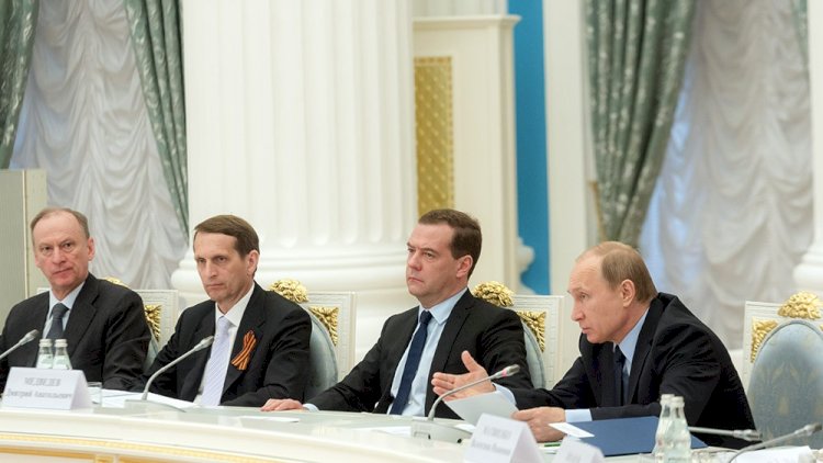    Putinin tayfa hakimiyyəti: Onları peterburqlu və “KQB”şnik olmaları birləşdirir   