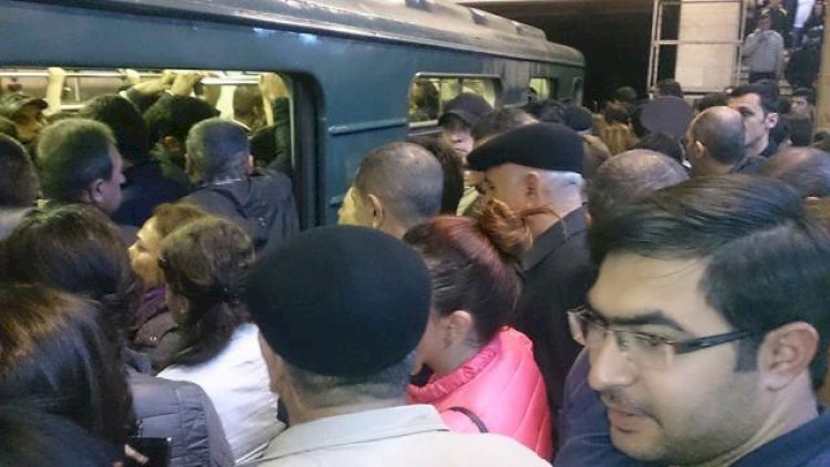    Bakı metrosunda sıxlığın qarşısını necə almaq olar?   