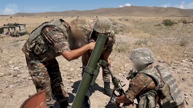    Düşmən ordumuzun mövqelərini minaatanlardan atəşə tutur   