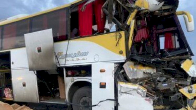    İraqda zəvvarları daşıyan avtobuslar toqquşdu - 10 nəfər öldü   