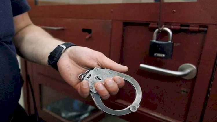   Rüşvət alan polis rəisi saxlanıldı   