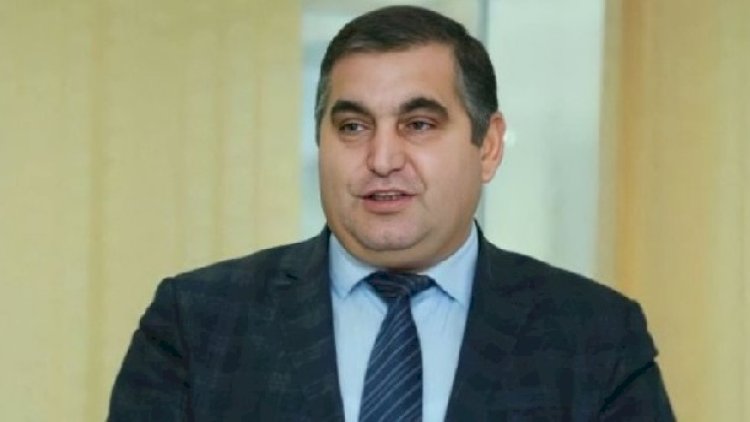    Yaxşı yaşamaq üçün ya popçu, ya topçu, ya da gopçu olmalısan...   