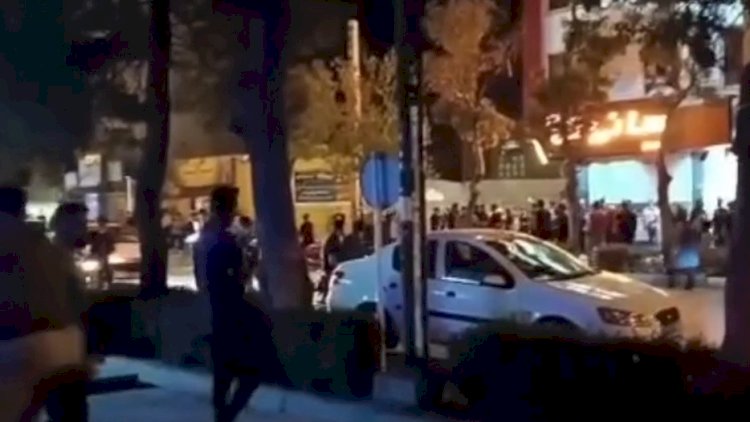    İranda kütləvi aksiyalar keçirildi - Polis atəş açdı   