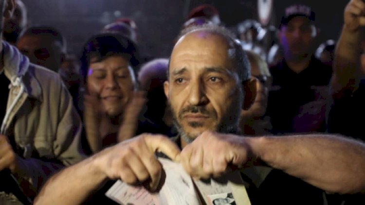    Ermənilər Rusiya səfirliyi önündə pasportlarını cırdılar    