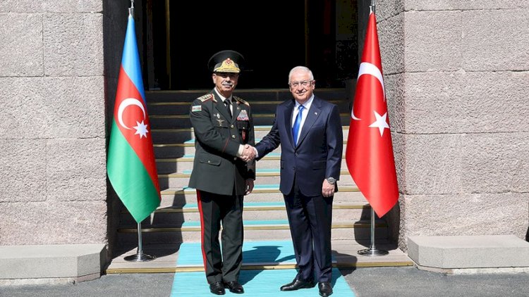    Türkiyənin müdafiə naziri Azərbaycanı təbrik etdi   