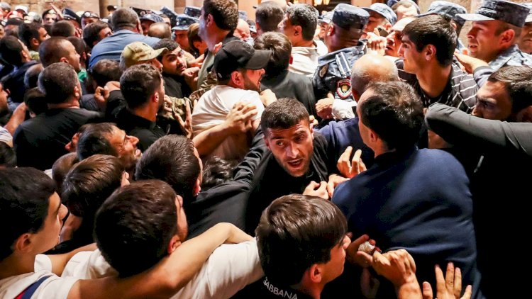   Ermənistanda qarşıdurma:   3 polis yaralandı