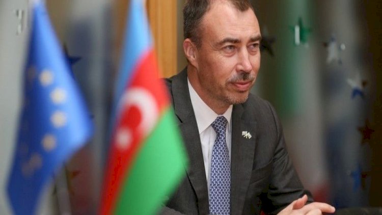    Klaar Bakıya gəlir   