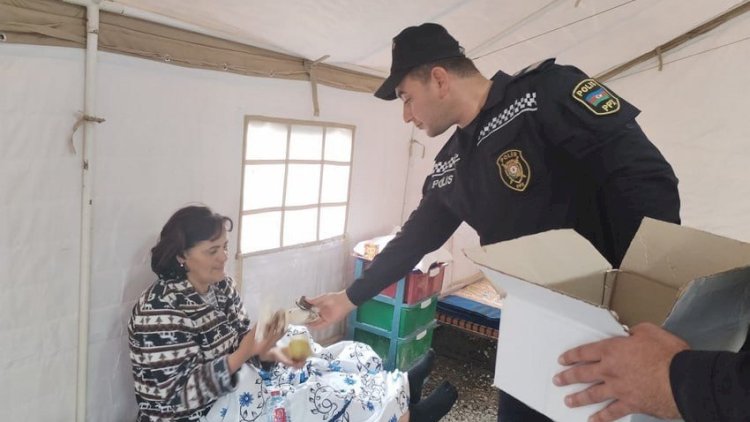    Polislərimiz ermənilərə öz əlləri ilə yemək verdilər   - Fotolar