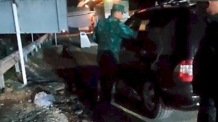    DSX-nin əməkdaşları bölgəni tərk edən ermənilərə su payladı - Video   